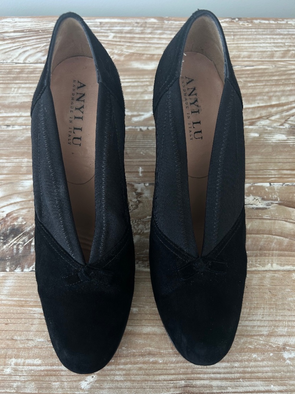 ANYI LU Heart Pumps Black Suede Heels US 40 - 9.5 - EUC